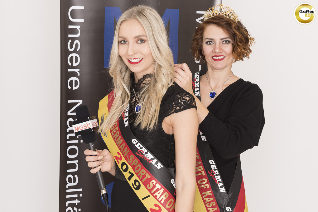 Fotoshooting mit Model Tina Baumgartner und Regina Lengle bei GoodPhoto im Studio