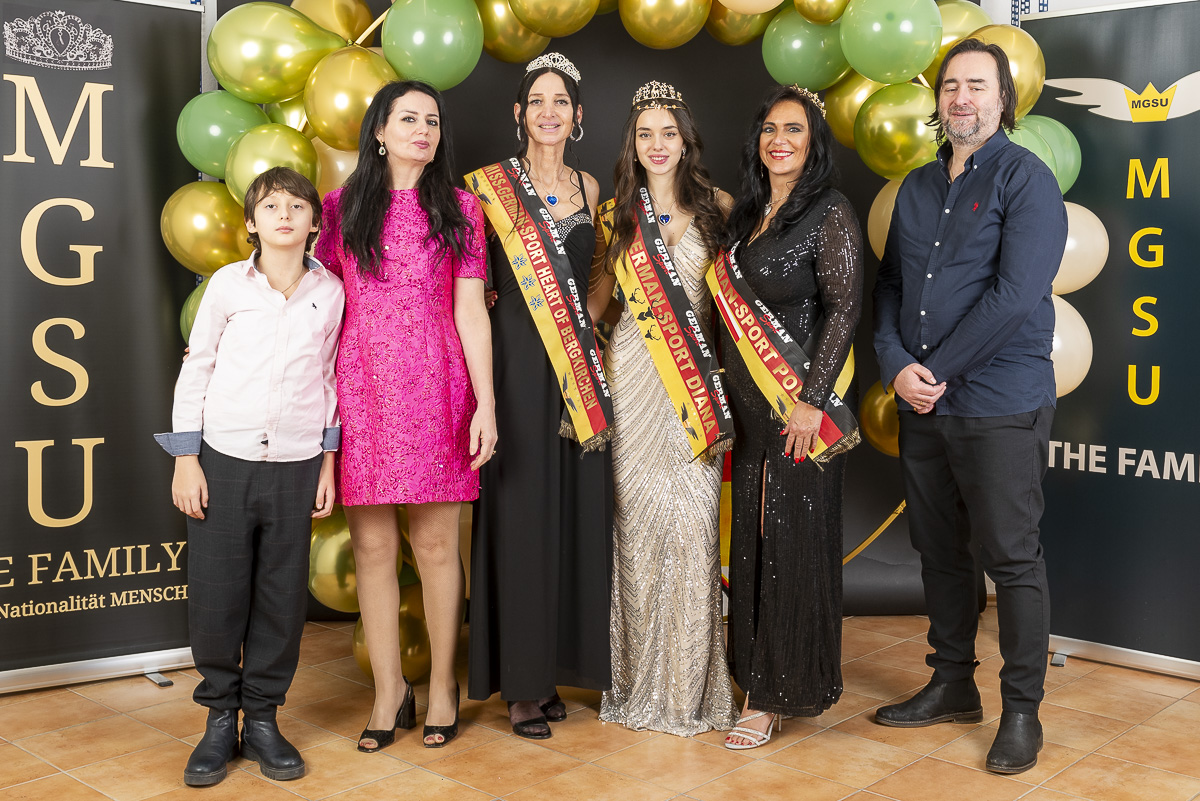 Kürung von Eleftheria Nika im Fotostudio