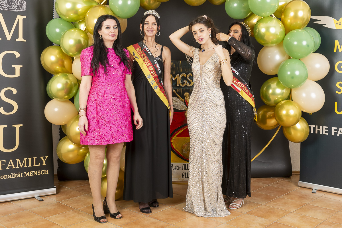 Kürung von Eleftheria Nika im Fotostudio