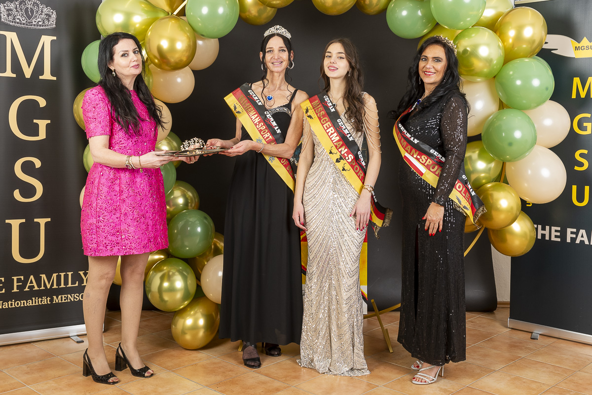 Kürung von Eleftheria Nika im Fotostudio