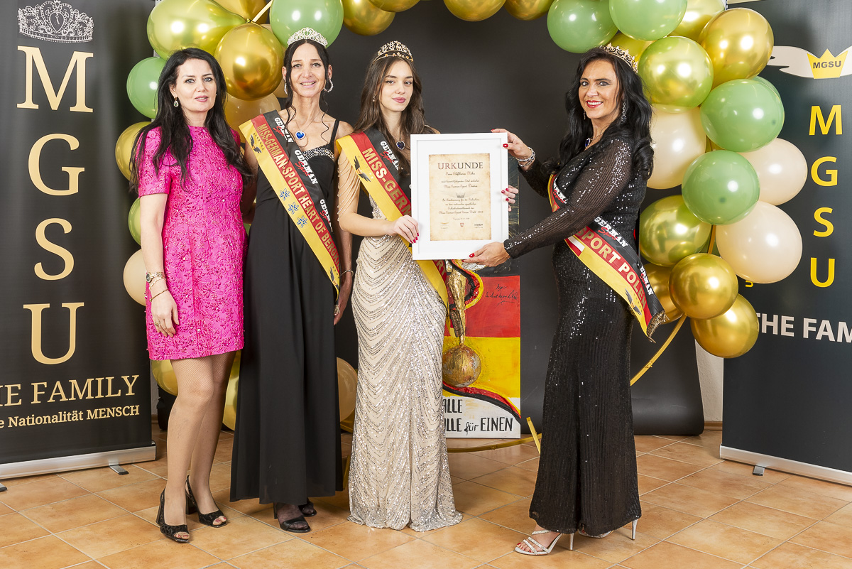 Kürung von Eleftheria Nika im Fotostudio